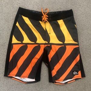 Quiksilver 20" 4-Way Stretch Diamond Dobby Boardshorts 31W